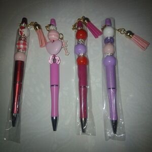 4 Handmade Valentines Pens, Brand New!   Hanging Tasseles An 1 With Pink Star